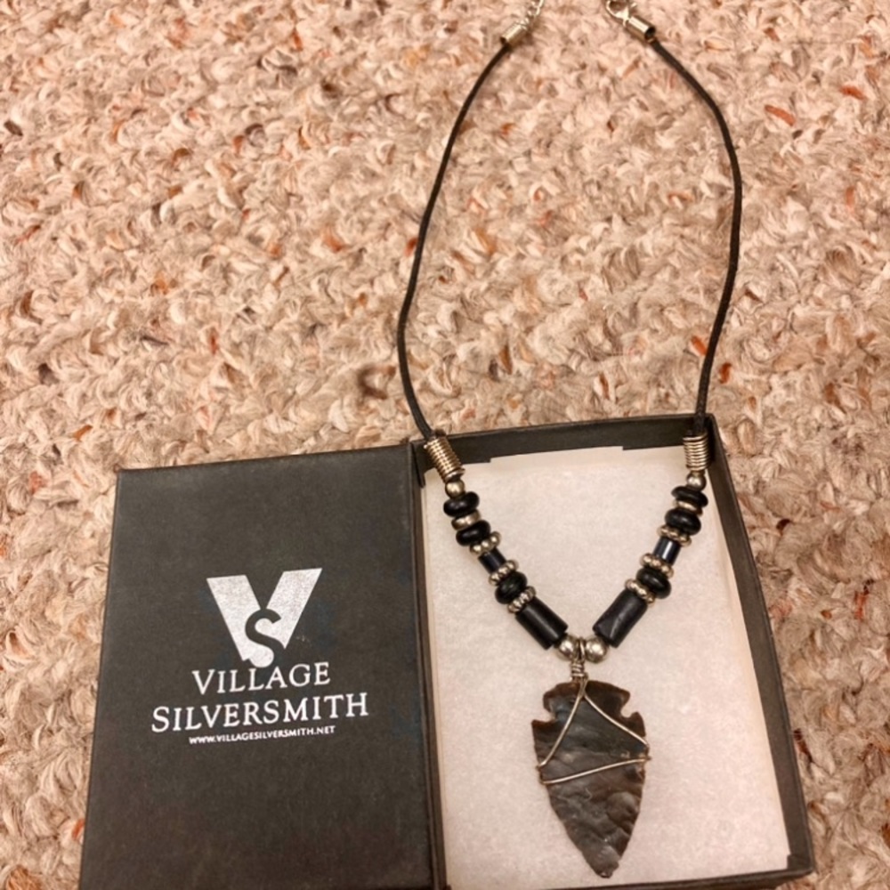 NIB ⭐️ Village Silversmith Arrowhead Necklace (Unisex)